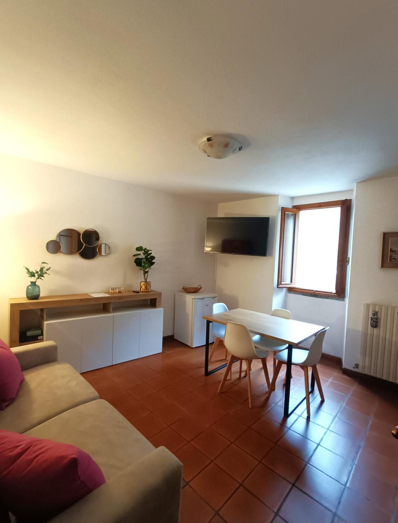 Riva Bianca Castle Holiday Home Lierna Dış mekan fotoğraf