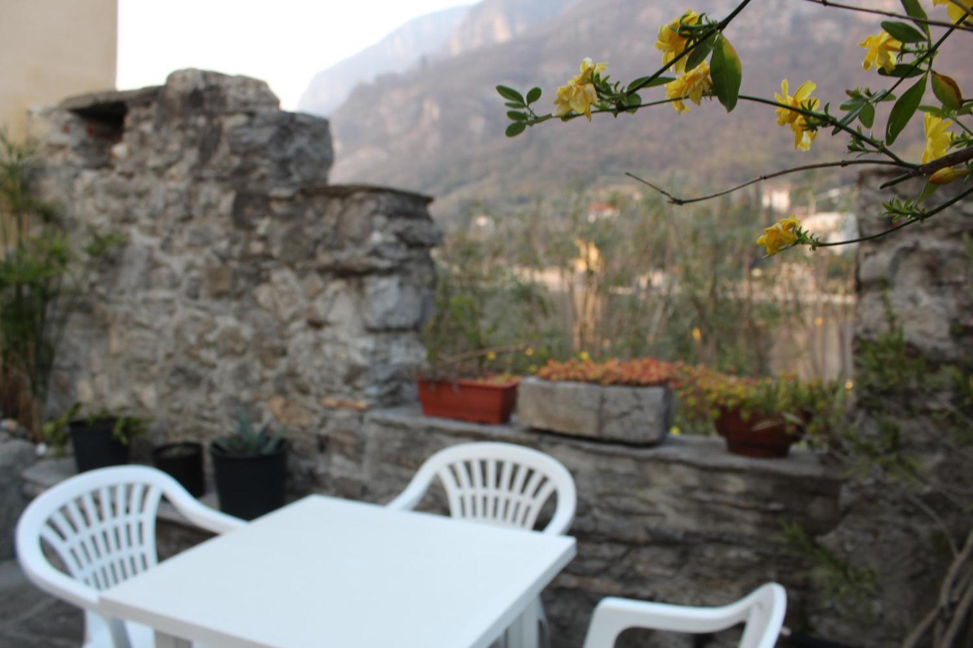 Riva Bianca Castle Holiday Home Lierna Dış mekan fotoğraf